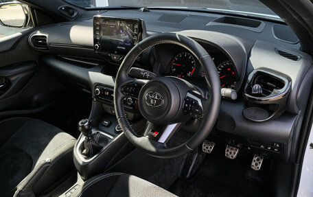 Toyota Yaris, 2022 год, 3 500 000 рублей, 7 фотография