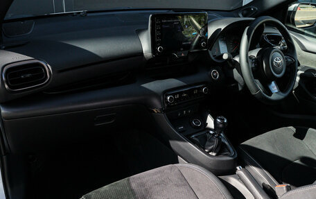 Toyota Yaris, 2022 год, 3 500 000 рублей, 11 фотография