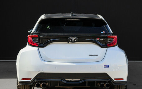 Toyota Yaris, 2022 год, 3 500 000 рублей, 5 фотография