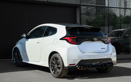 Toyota Yaris, 2022 год, 3 500 000 рублей, 6 фотография