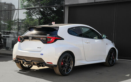 Toyota Yaris, 2022 год, 3 500 000 рублей, 4 фотография