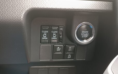 Toyota Roomy I, 2017 год, 950 000 рублей, 14 фотография