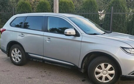 Mitsubishi Outlander III рестайлинг 3, 2015 год, 1 550 000 рублей, 3 фотография