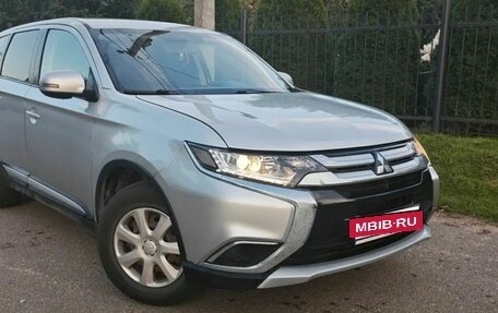 Mitsubishi Outlander III рестайлинг 3, 2015 год, 1 550 000 рублей, 10 фотография