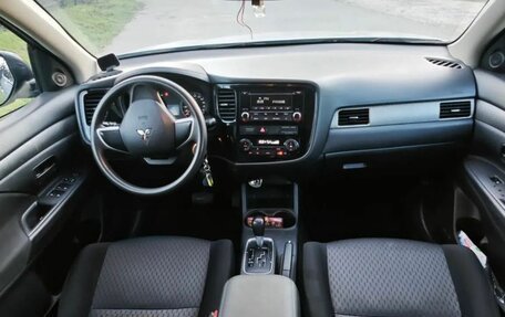 Mitsubishi Outlander III рестайлинг 3, 2015 год, 1 550 000 рублей, 17 фотография