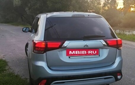 Mitsubishi Outlander III рестайлинг 3, 2015 год, 1 550 000 рублей, 8 фотография