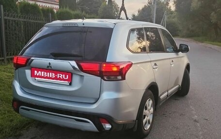 Mitsubishi Outlander III рестайлинг 3, 2015 год, 1 550 000 рублей, 4 фотография