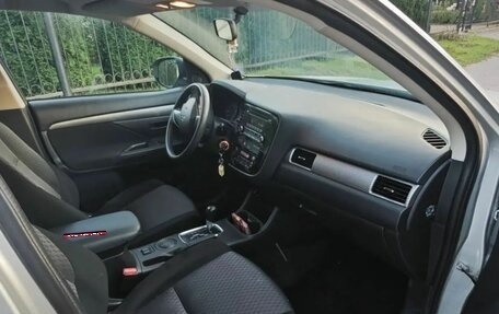 Mitsubishi Outlander III рестайлинг 3, 2015 год, 1 550 000 рублей, 13 фотография