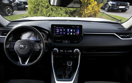 Toyota RAV4, 2025 год, 3 880 000 рублей, 11 фотография