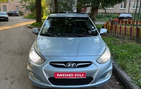 Hyundai Solaris II рестайлинг, 2011 год, 398 000 рублей, 1 фотография