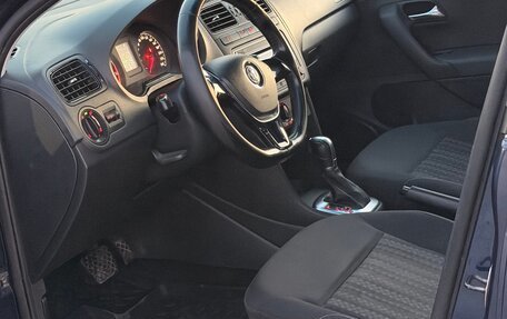 Volkswagen Polo VI (EU Market), 2016 год, 1 000 000 рублей, 26 фотография