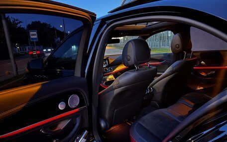 Mercedes-Benz E-Класс, 2019 год, 3 450 000 рублей, 15 фотография