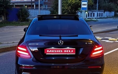 Mercedes-Benz E-Класс, 2019 год, 3 450 000 рублей, 10 фотография