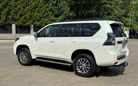 Toyota Land Cruiser Prado 150 рестайлинг 2, 2016 год, 3 999 999 рублей, 2 фотография