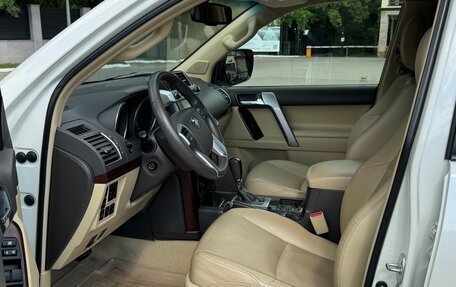 Toyota Land Cruiser Prado 150 рестайлинг 2, 2016 год, 3 999 999 рублей, 14 фотография