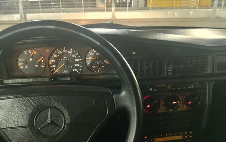 Mercedes-Benz 190 (W201), 1992 год, 2 000 000 рублей, 8 фотография