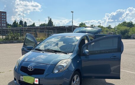 Toyota Yaris III рестайлинг, 2008 год, 600 000 рублей, 3 фотография