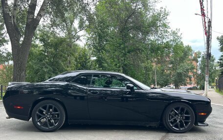 Dodge Challenger III рестайлинг 2, 2021 год, 3 500 000 рублей, 3 фотография