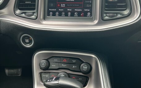 Dodge Challenger III рестайлинг 2, 2021 год, 3 500 000 рублей, 11 фотография