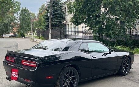 Dodge Challenger III рестайлинг 2, 2021 год, 3 500 000 рублей, 4 фотография
