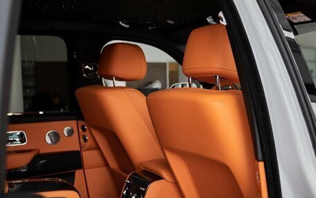 Rolls-Royce Cullinan, 2025 год, 71 000 000 рублей, 17 фотография