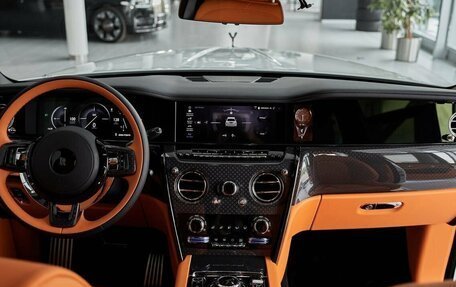Rolls-Royce Cullinan, 2025 год, 71 000 000 рублей, 13 фотография