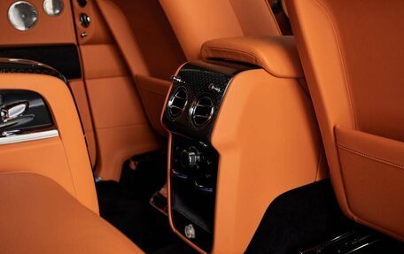 Rolls-Royce Cullinan, 2025 год, 71 000 000 рублей, 27 фотография