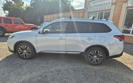 Mitsubishi Outlander III рестайлинг 3, 2017 год, 2 230 000 рублей, 2 фотография