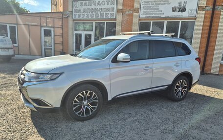 Mitsubishi Outlander III рестайлинг 3, 2017 год, 2 230 000 рублей, 6 фотография
