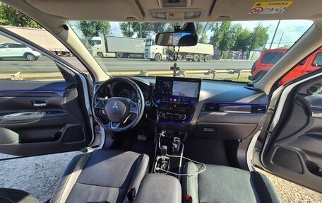 Mitsubishi Outlander III рестайлинг 3, 2017 год, 2 230 000 рублей, 13 фотография