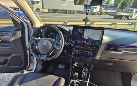 Mitsubishi Outlander III рестайлинг 3, 2017 год, 2 230 000 рублей, 14 фотография