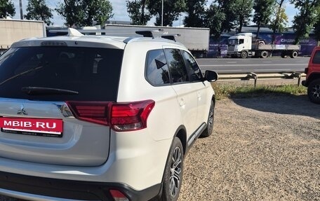 Mitsubishi Outlander III рестайлинг 3, 2017 год, 2 230 000 рублей, 5 фотография