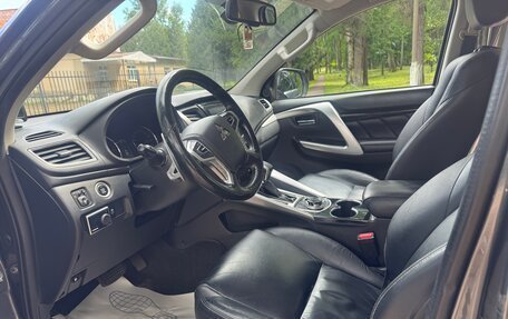 Mitsubishi Pajero Sport III рестайлинг, 2018 год, 3 450 000 рублей, 7 фотография