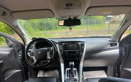 Mitsubishi Pajero Sport III рестайлинг, 2018 год, 3 450 000 рублей, 8 фотография