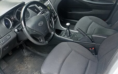Hyundai Sonata VI, 2011 год, 920 000 рублей, 5 фотография