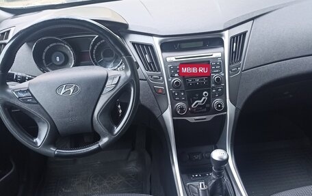 Hyundai Sonata VI, 2011 год, 920 000 рублей, 7 фотография