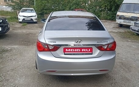 Hyundai Sonata VI, 2011 год, 920 000 рублей, 3 фотография
