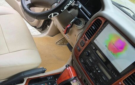 Lexus LX II, 2001 год, 4 фотография