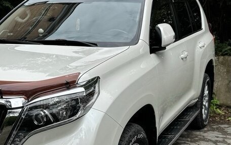 Toyota Land Cruiser Prado 150 рестайлинг 2, 2015 год, 3 100 000 рублей, 5 фотография