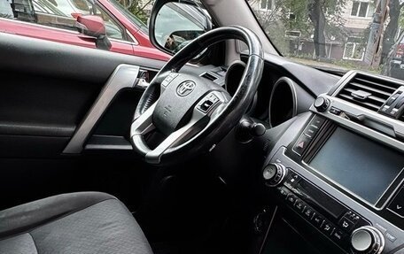 Toyota Land Cruiser Prado 150 рестайлинг 2, 2015 год, 3 100 000 рублей, 11 фотография
