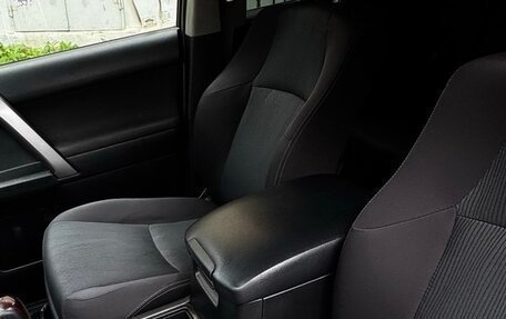Toyota Land Cruiser Prado 150 рестайлинг 2, 2015 год, 3 100 000 рублей, 14 фотография