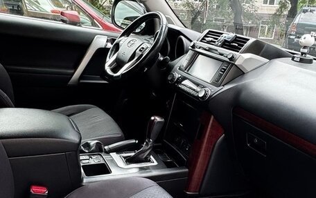 Toyota Land Cruiser Prado 150 рестайлинг 2, 2015 год, 3 100 000 рублей, 12 фотография