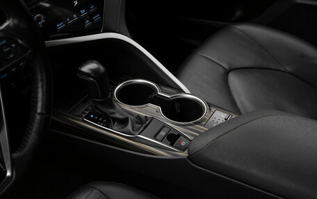 Toyota Camry, 2019 год, 2 590 000 рублей, 16 фотография
