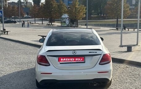 Mercedes-Benz E-Класс, 2017 год, 3 250 000 рублей, 1 фотография
