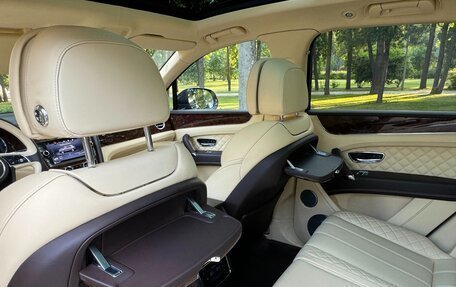 Bentley Bentayga I, 2016 год, 8 999 000 рублей, 26 фотография
