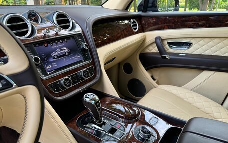 Bentley Bentayga I, 2016 год, 8 999 000 рублей, 19 фотография
