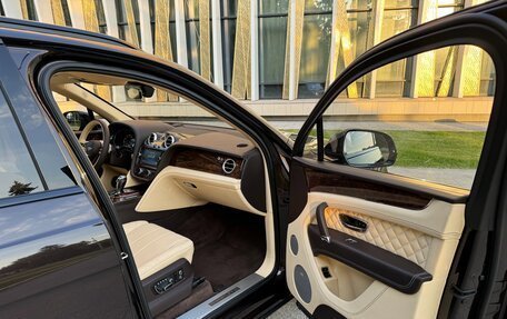 Bentley Bentayga I, 2016 год, 8 999 000 рублей, 33 фотография