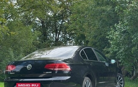 Volkswagen Passat B8 рестайлинг, 2015 год, 1 850 000 рублей, 2 фотография