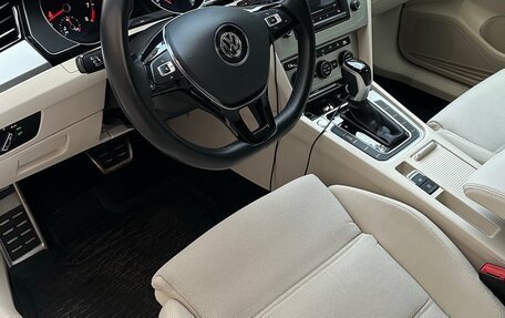 Volkswagen Passat B8 рестайлинг, 2015 год, 1 850 000 рублей, 10 фотография