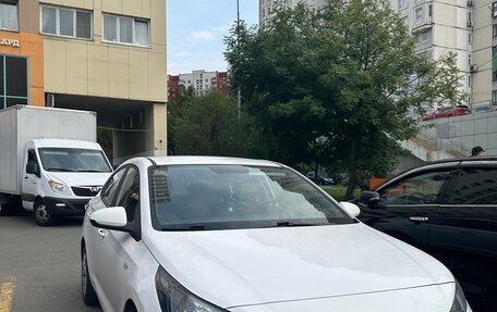 Hyundai Solaris II рестайлинг, 2021 год, 1 600 000 рублей, 2 фотография